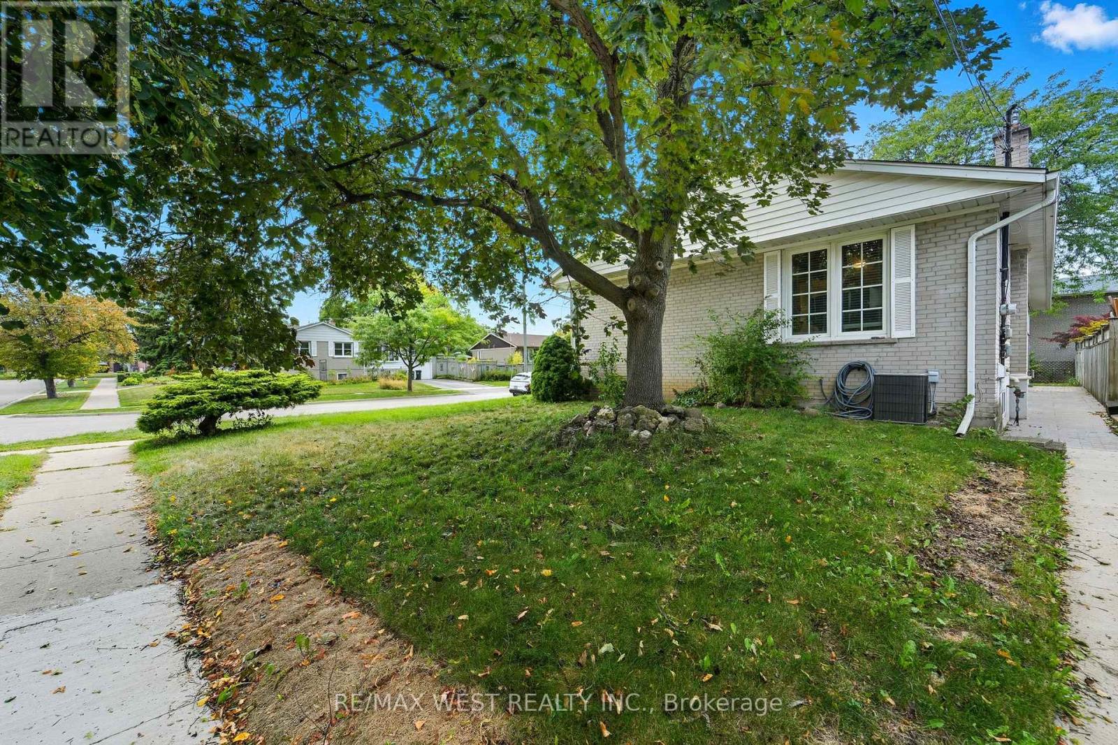 204 Jeffcoat Drive, Toronto, Ontario  M9W 3C9 - Photo 32 - W12401693