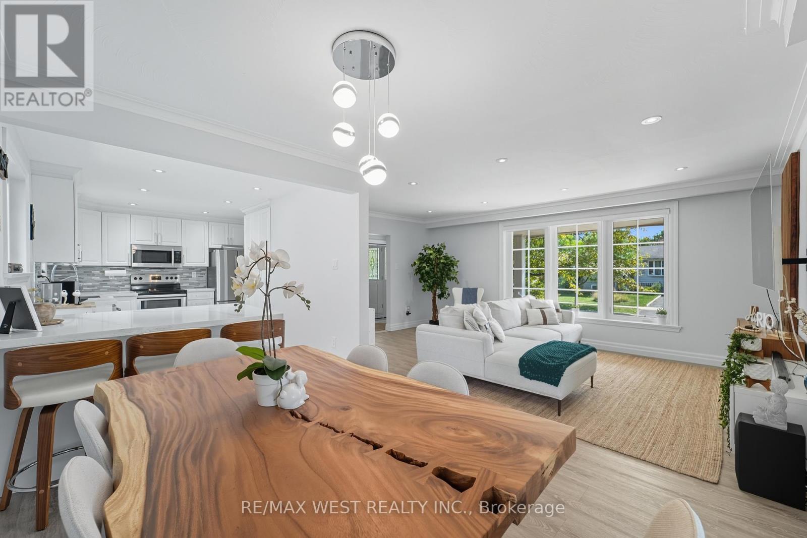 204 Jeffcoat Drive, Toronto, Ontario  M9W 3C9 - Photo 5 - W12401693