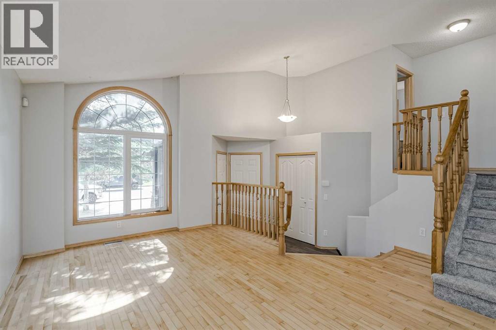 31 Panatella Drive Nw, Calgary, Alberta  T3K 6C2 - Photo 3 - A2254386