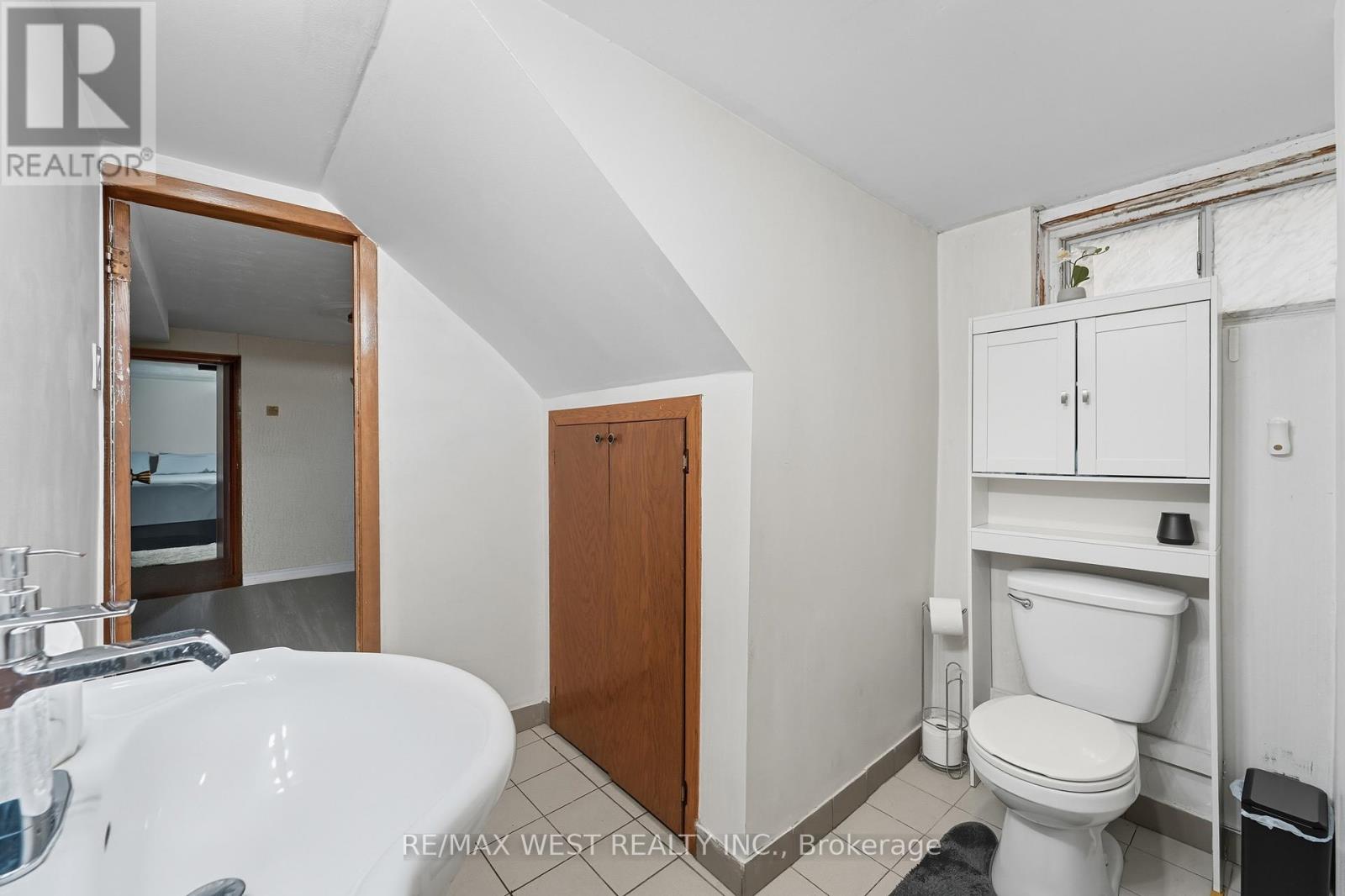 204 Jeffcoat Drive, Toronto, Ontario  M9W 3C9 - Photo 21 - W12401693