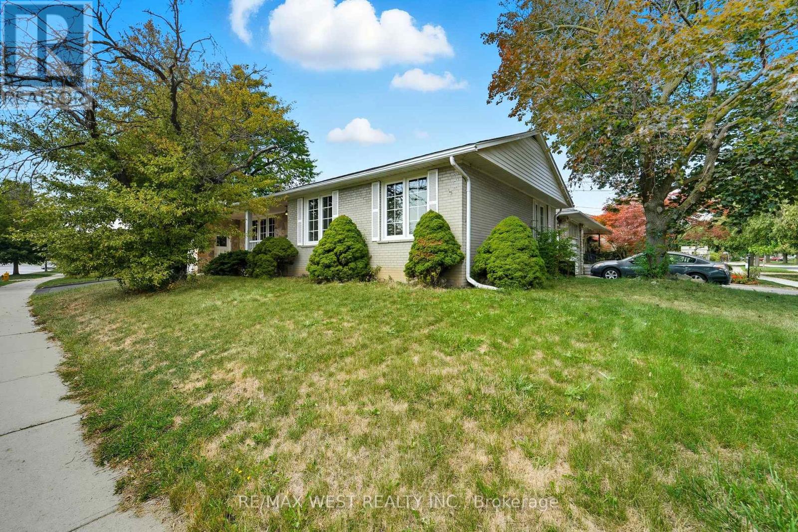 204 Jeffcoat Drive, Toronto, Ontario  M9W 3C9 - Photo 31 - W12401693