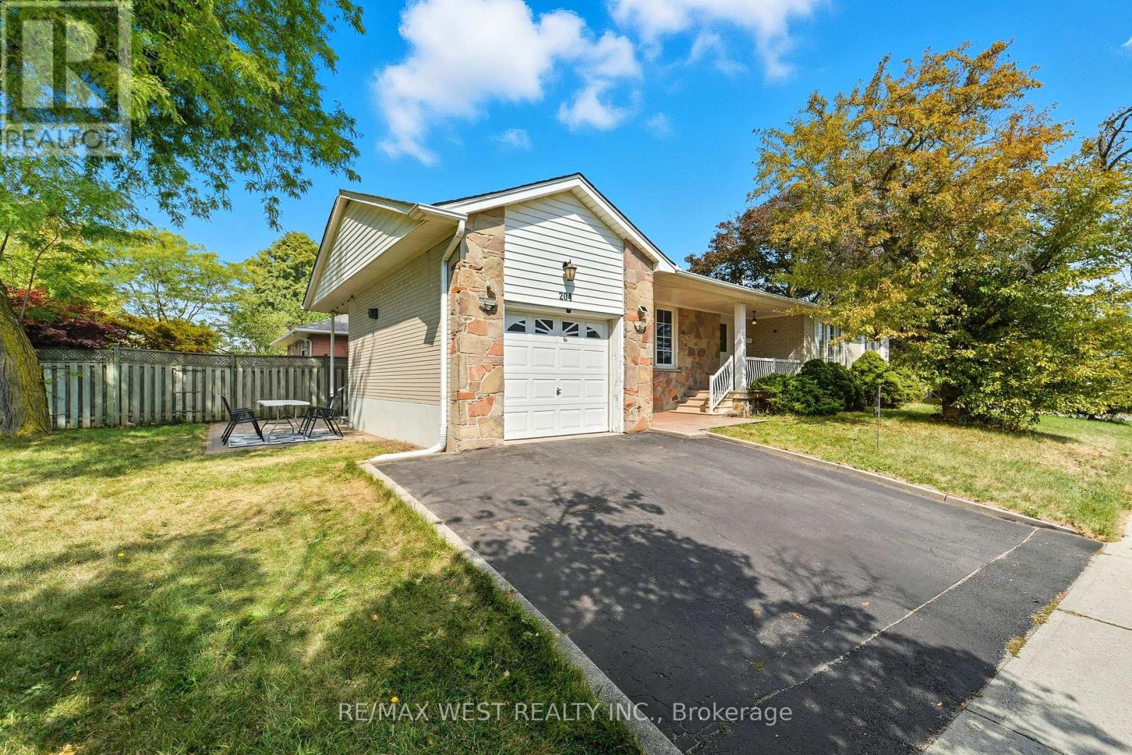 204 Jeffcoat Drive, Toronto, Ontario  M9W 3C9 - Photo 33 - W12401693