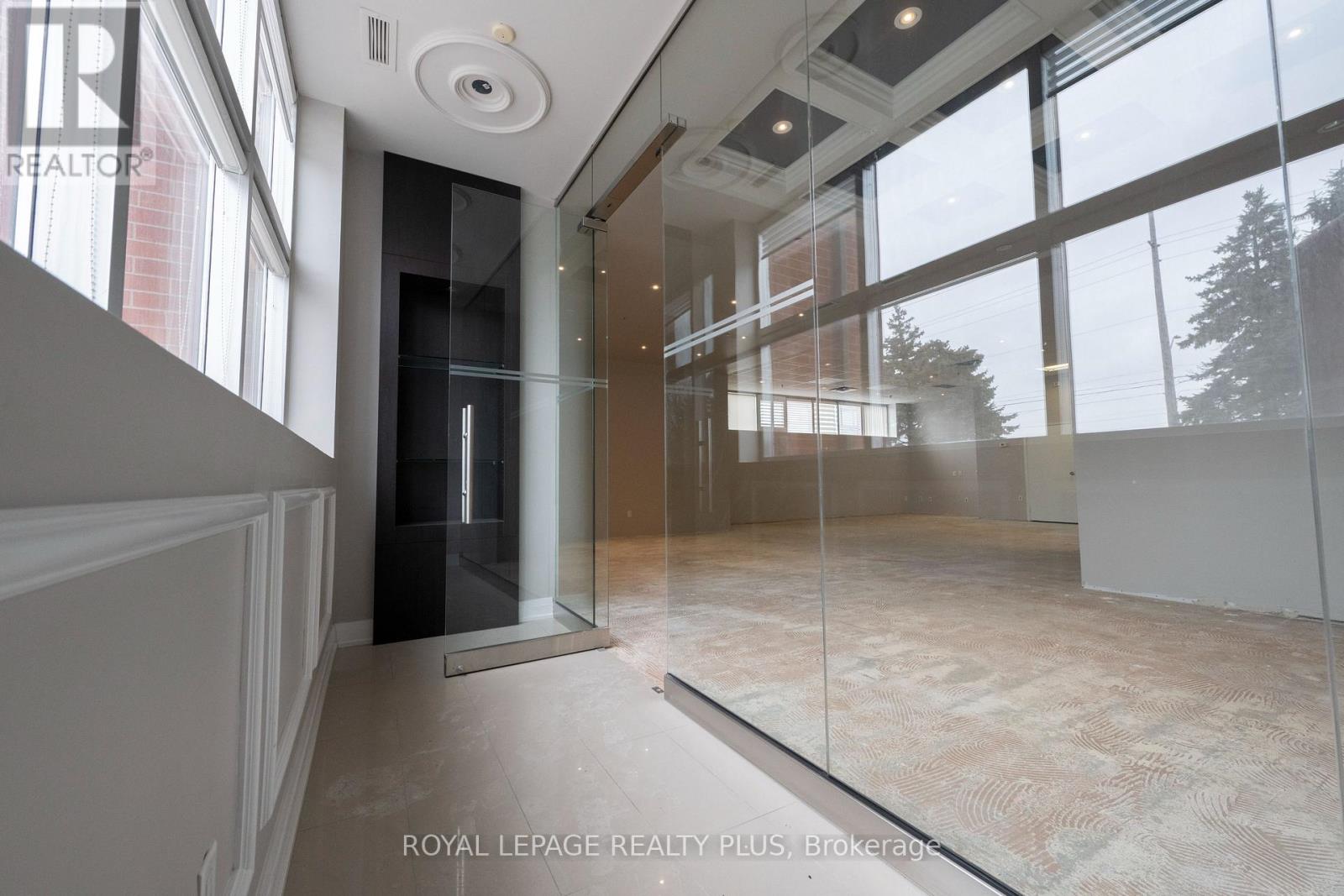 58 - 5100 South Service Road, Burlington, Ontario  L7L 6A5 - Photo 2 - W12403502