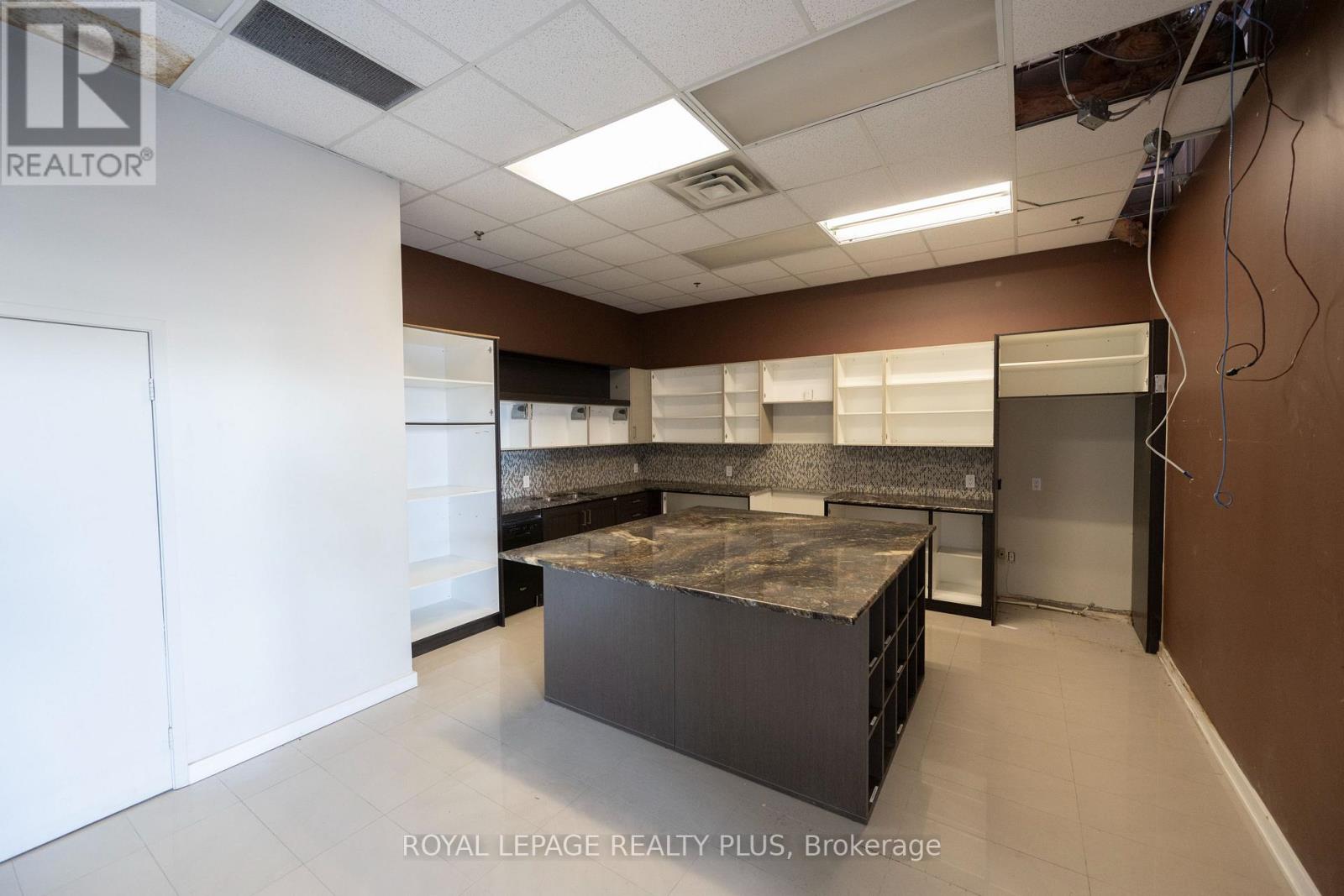 54 - 5100 South Service Road, Burlington, Ontario  L7L 6A5 - Photo 18 - W12403510