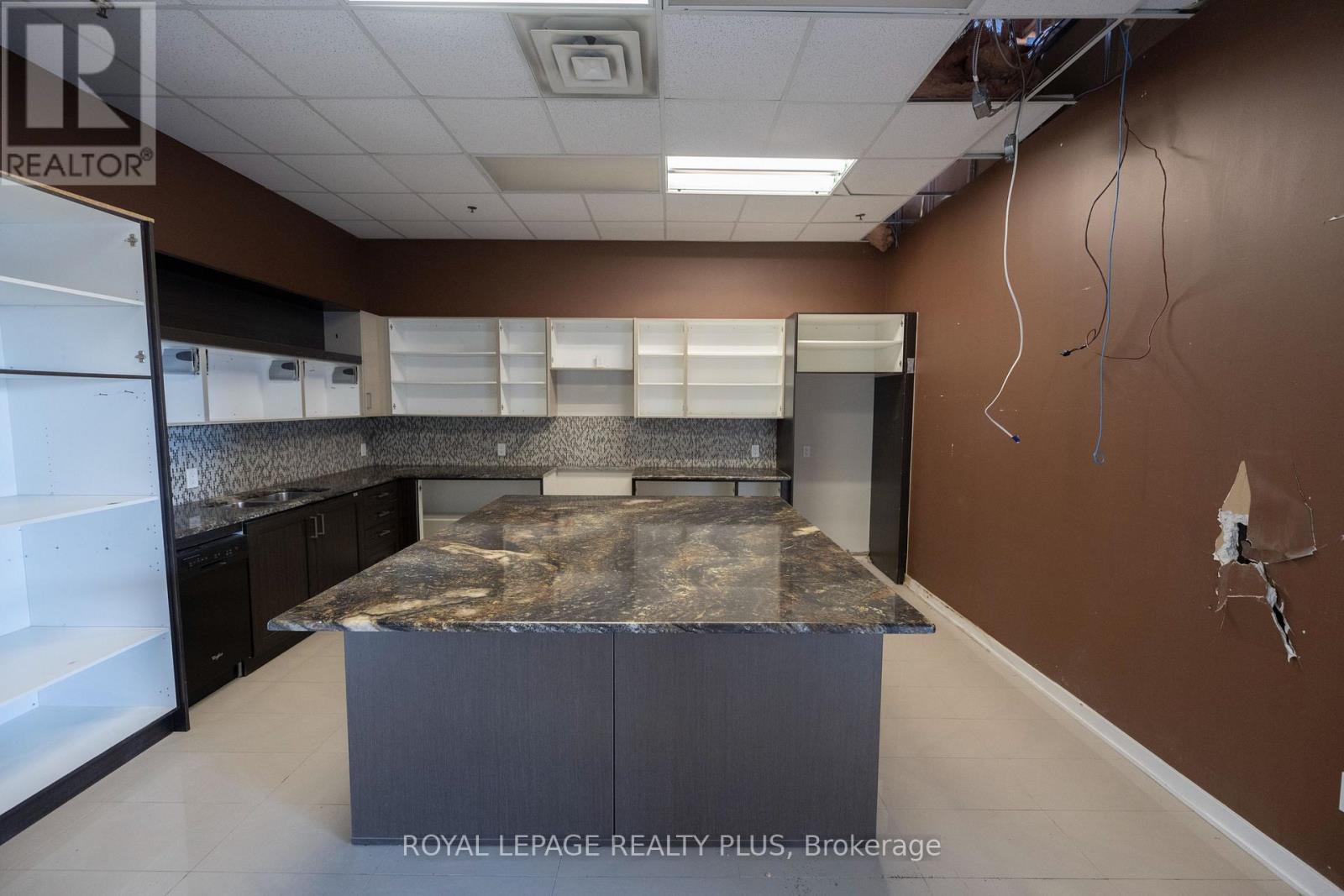 54 - 5100 South Service Road, Burlington, Ontario  L7L 6A5 - Photo 19 - W12403510