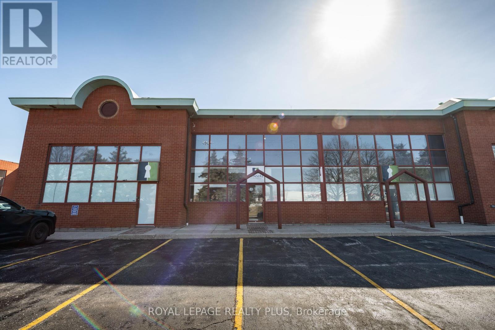 54 - 5100 South Service Road, Burlington, Ontario  L7L 6A5 - Photo 2 - W12403510