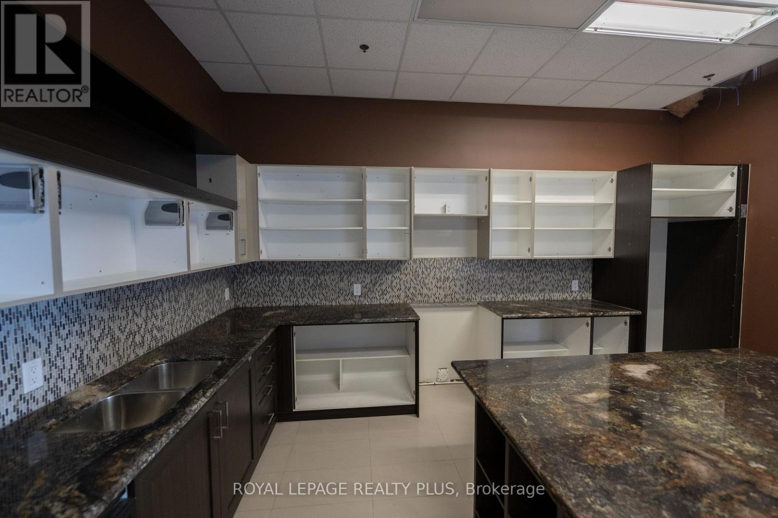 54 - 5100 South Service Road, Burlington, Ontario  L7L 6A5 - Photo 20 - W12403510