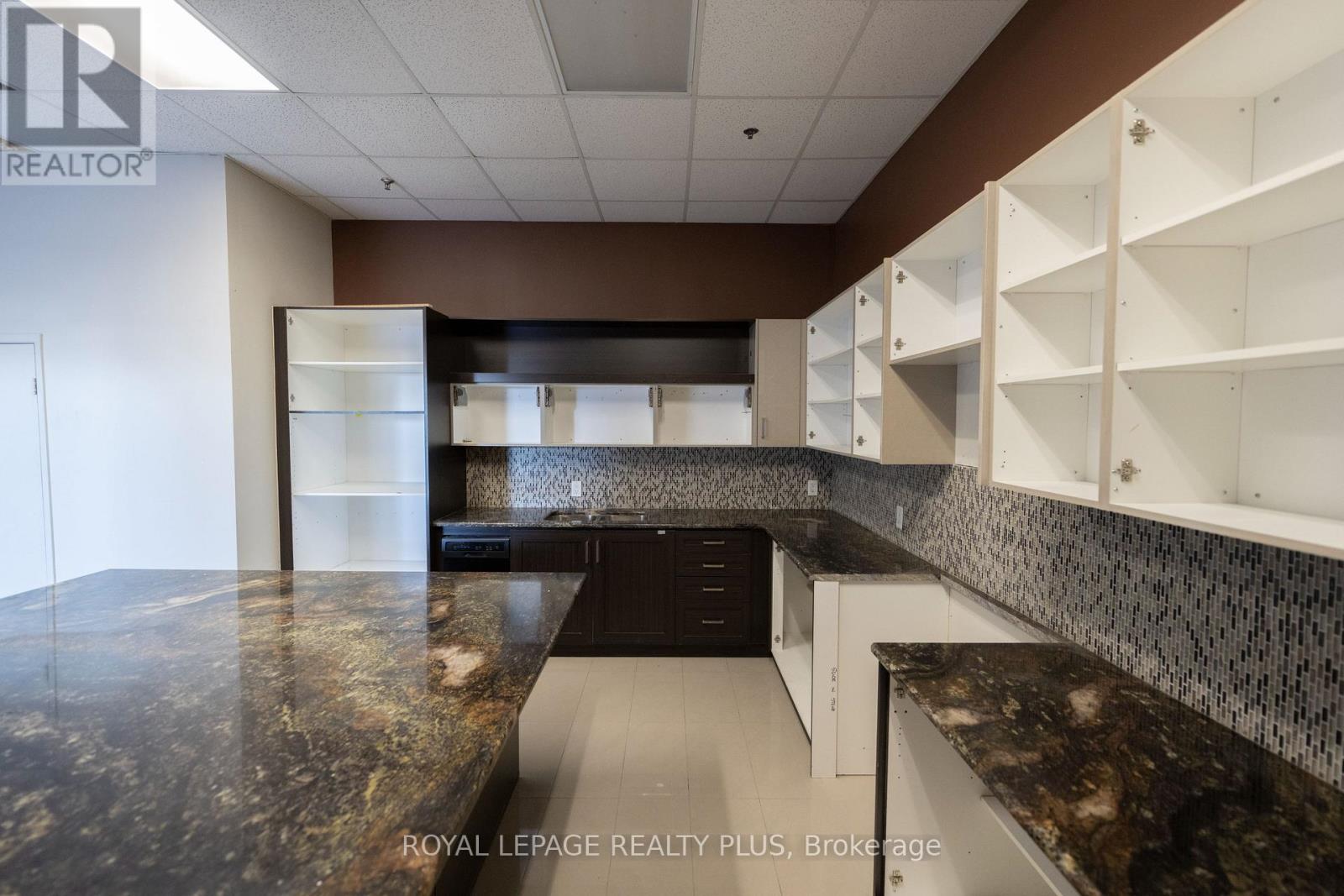 54 - 5100 South Service Road, Burlington, Ontario  L7L 6A5 - Photo 21 - W12403510