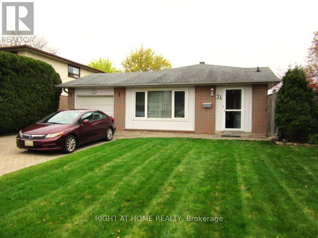 21 WILLIS DRIVE, Brampton, Ontario
