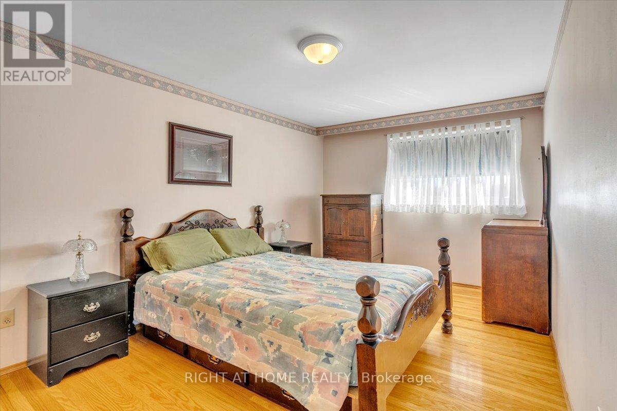 21 Willis Drive, Brampton, Ontario  L6W 1A8 - Photo 16 - W12403556