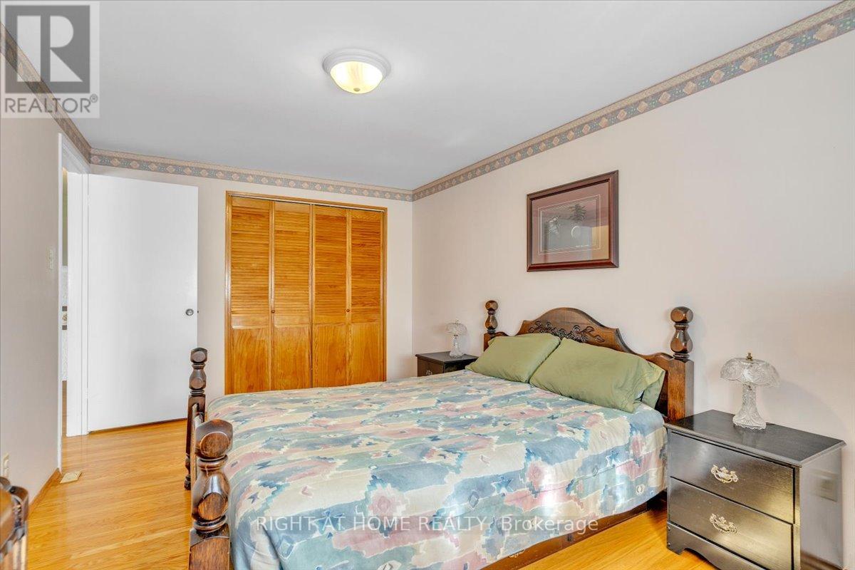 21 Willis Drive, Brampton, Ontario  L6W 1A8 - Photo 17 - W12403556