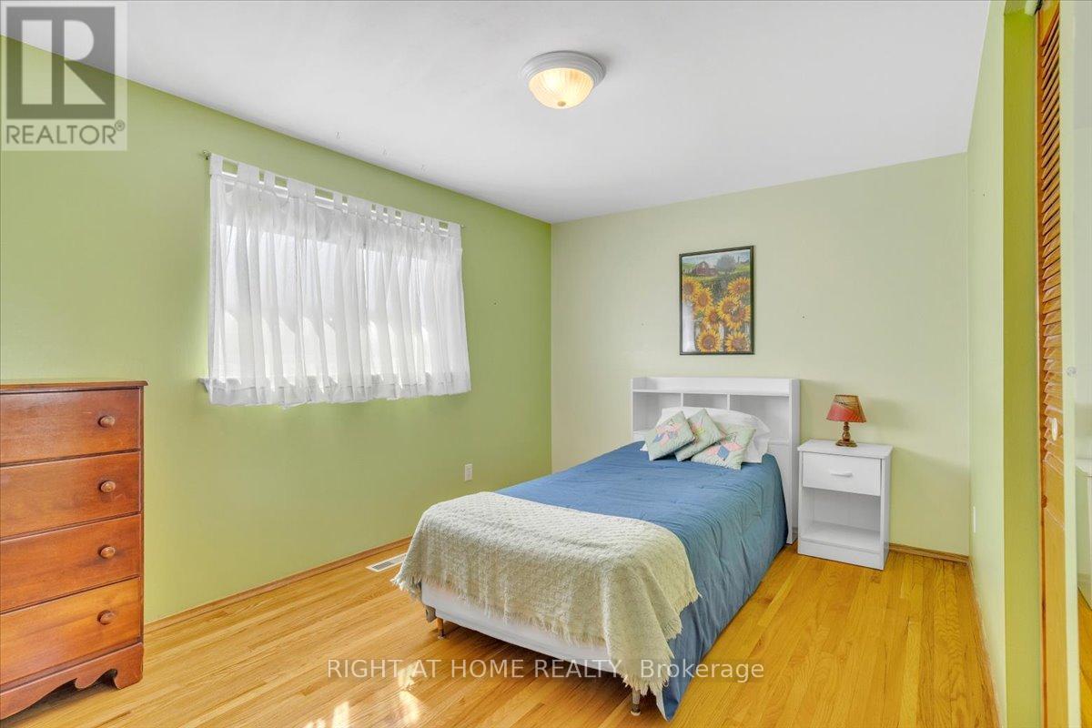 21 Willis Drive, Brampton, Ontario  L6W 1A8 - Photo 18 - W12403556