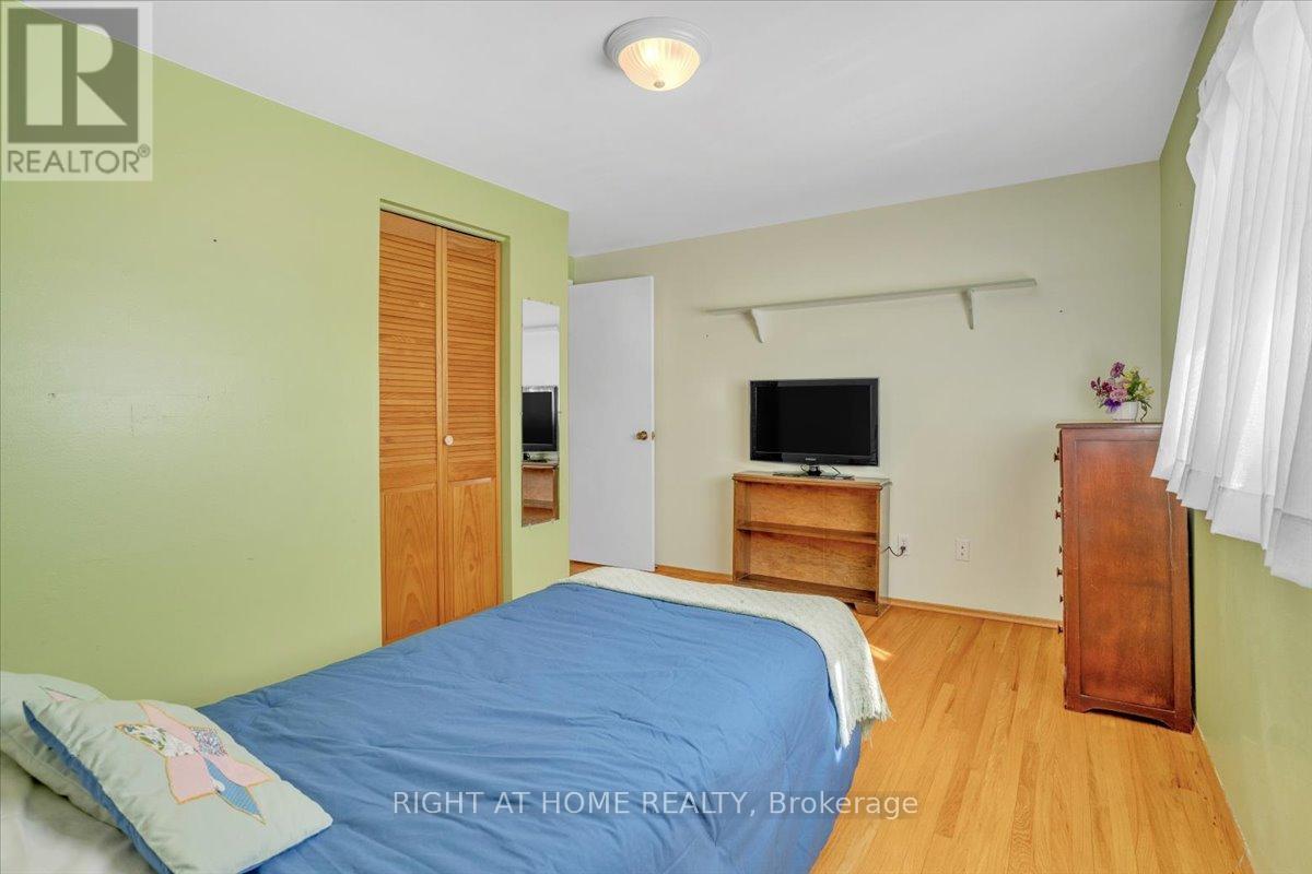21 Willis Drive, Brampton, Ontario  L6W 1A8 - Photo 19 - W12403556