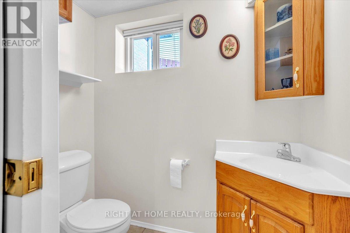 21 Willis Drive, Brampton, Ontario  L6W 1A8 - Photo 27 - W12403556