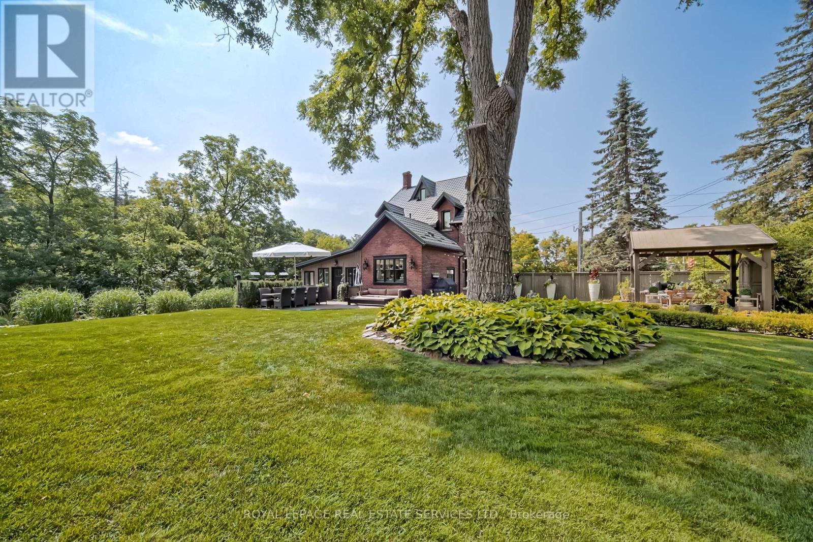 11 Main Street S, Milton (Campbellville), Ontario  L0P 1B0 - Photo 6 - W12403559