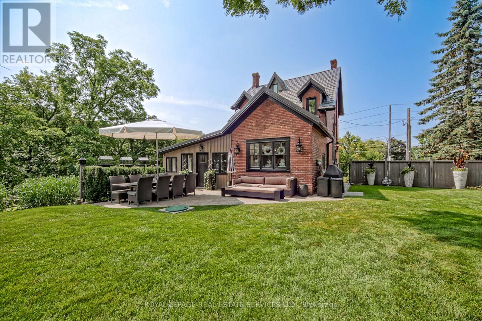 11 Main Street S, Milton (Campbellville), Ontario  L0P 1B0 - Photo 8 - W12403559
