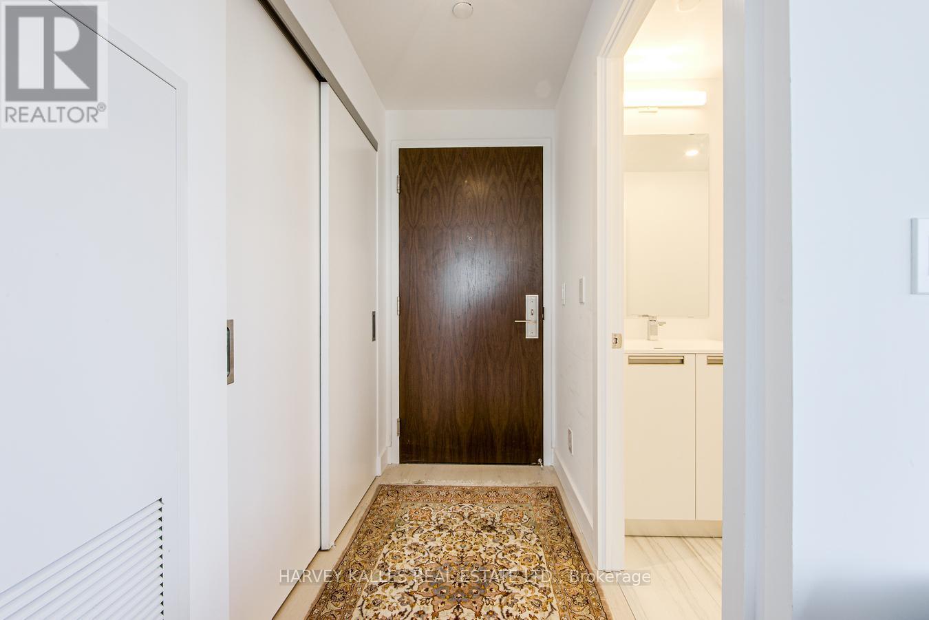 413 - 160 Kingsway Crescent, Toronto (Kingsway South), Ontario  M8X 0B5 - Photo 2 - W12403566