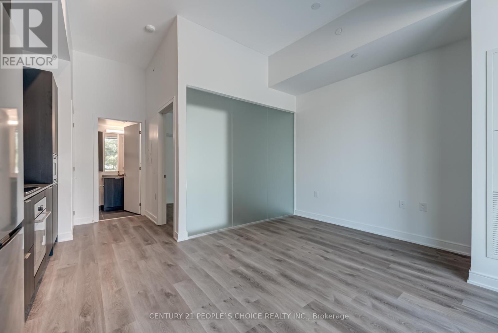 88 Agnes Street, Mississauga, Ontario  L5B 1J7 - Photo 3 - W12403655