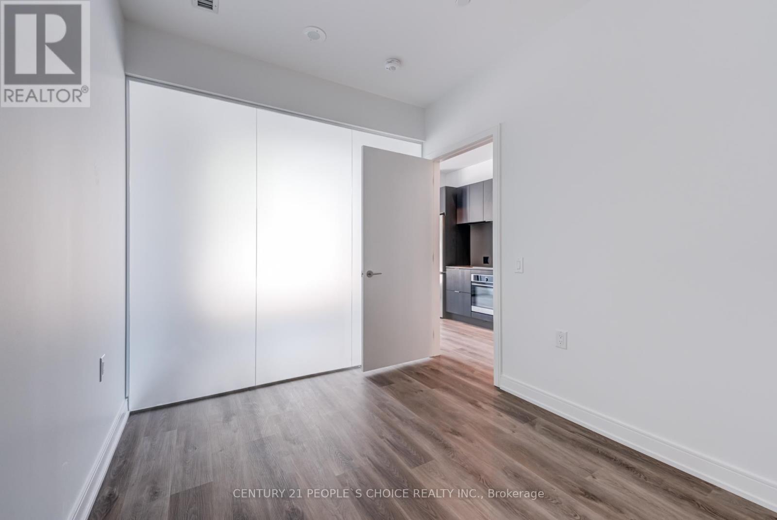 88 Agnes Street, Mississauga, Ontario  L5B 1J7 - Photo 6 - W12403655