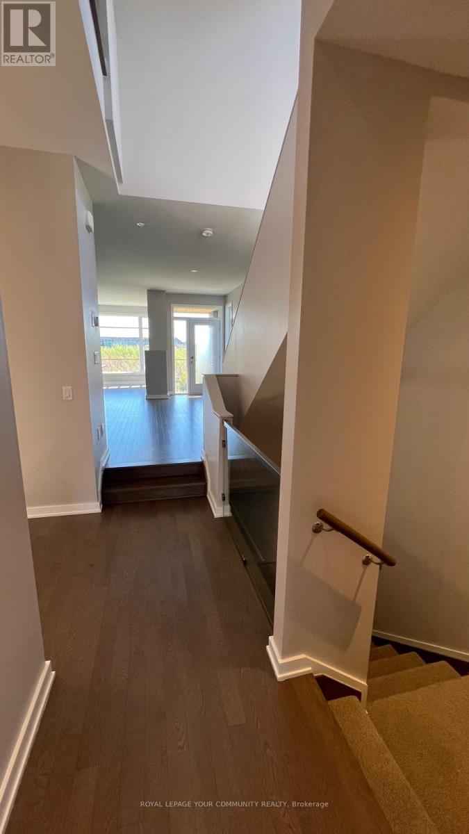 172 Shuttleworth Drive, Ottawa, Ontario  K1T 0S8 - Photo 4 - X12403515