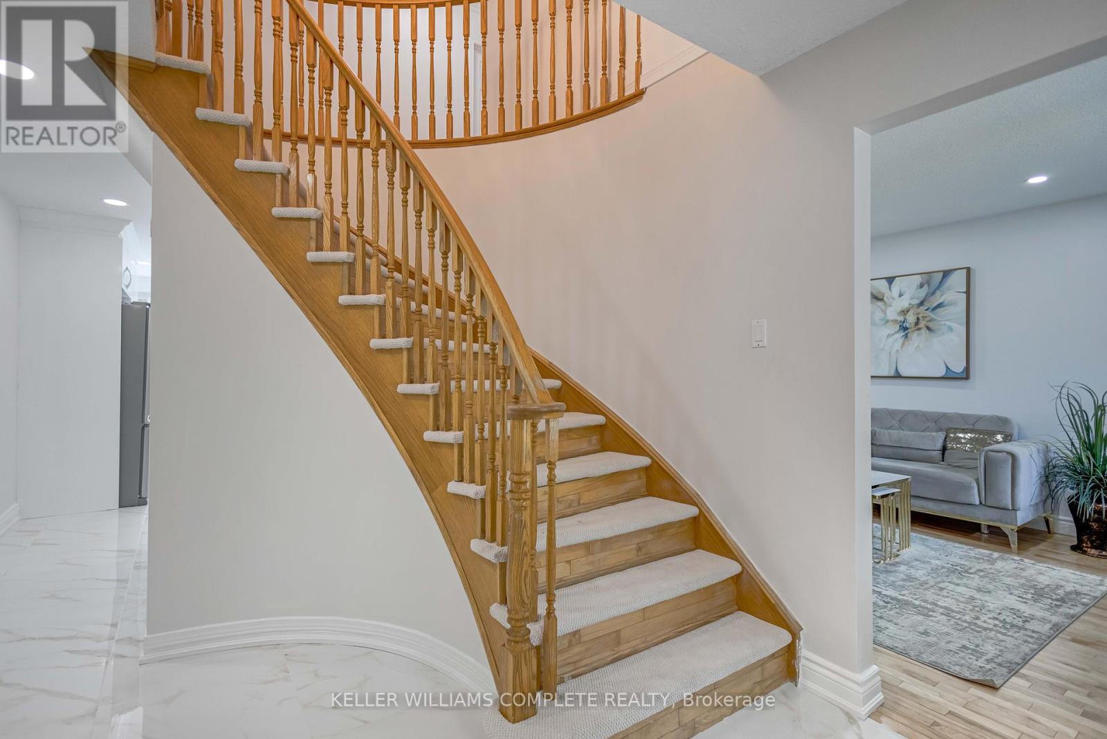 2 Robespierre Court, Hamilton, Ontario  L9B 2G6 - Photo 7 - X12403567