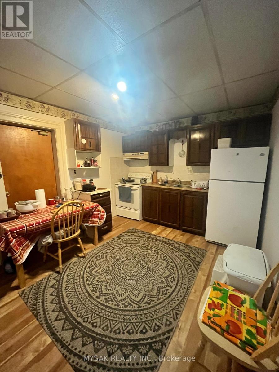 315 Centre Street, North Huron (Wingham), Ontario  N0G 2W0 - Photo 18 - X12403570