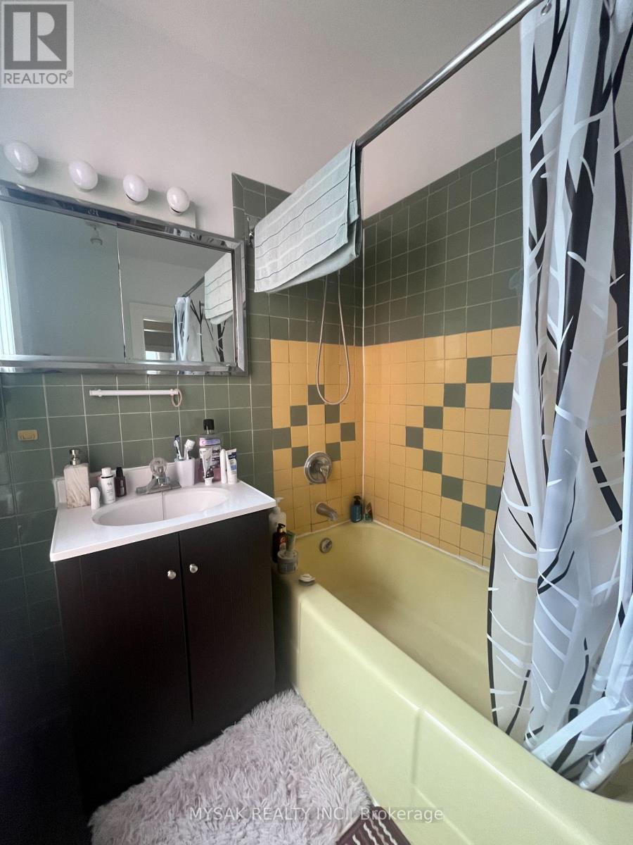 315 Centre Street, North Huron (Wingham), Ontario  N0G 2W0 - Photo 24 - X12403570
