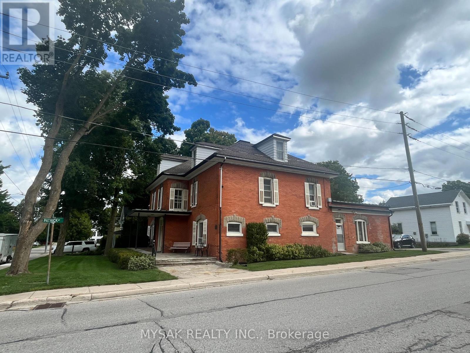 315 Centre Street, North Huron (Wingham), Ontario  N0G 2W0 - Photo 3 - X12403570