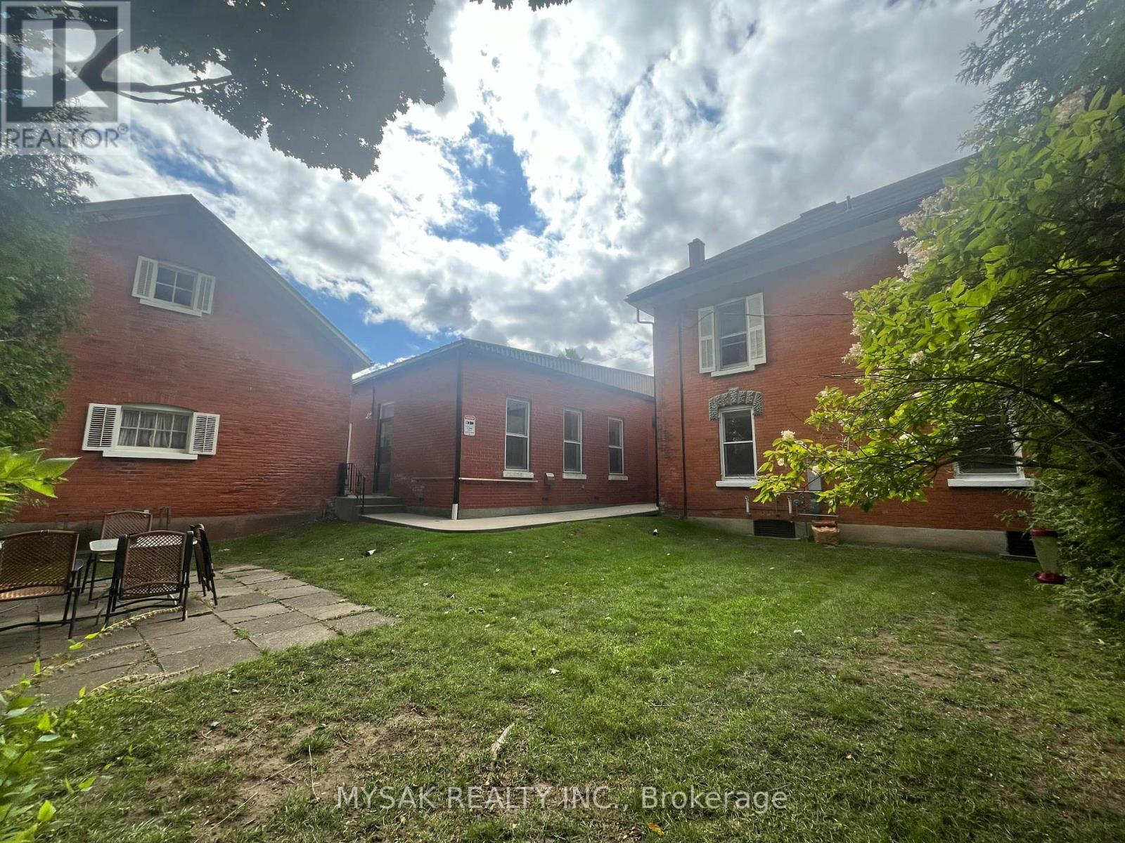 315 Centre Street, North Huron (Wingham), Ontario  N0G 2W0 - Photo 5 - X12403570