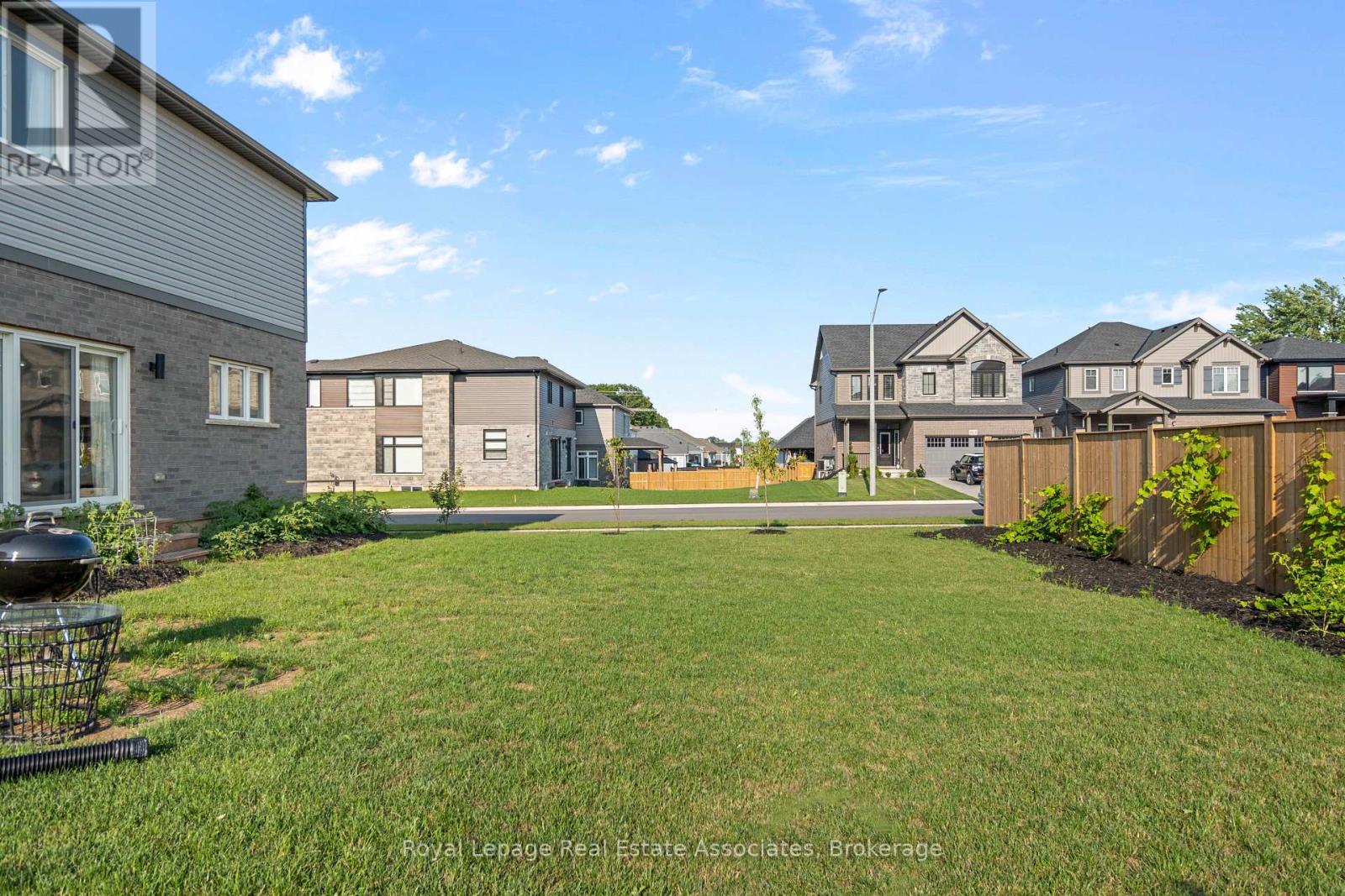 3601 Carolinia Court, Fort Erie, Ontario  L0S 1N0 - Photo 39 - X12403594