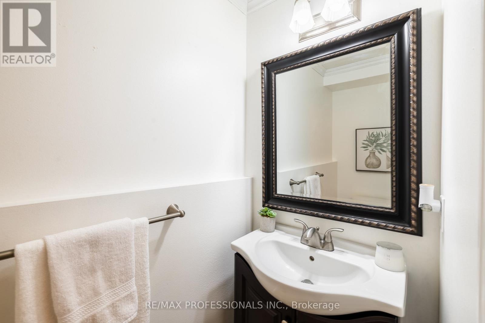 47 Mcnichol Drive, Cambridge, Ontario  N1P 1C9 - Photo 11 - X12403682