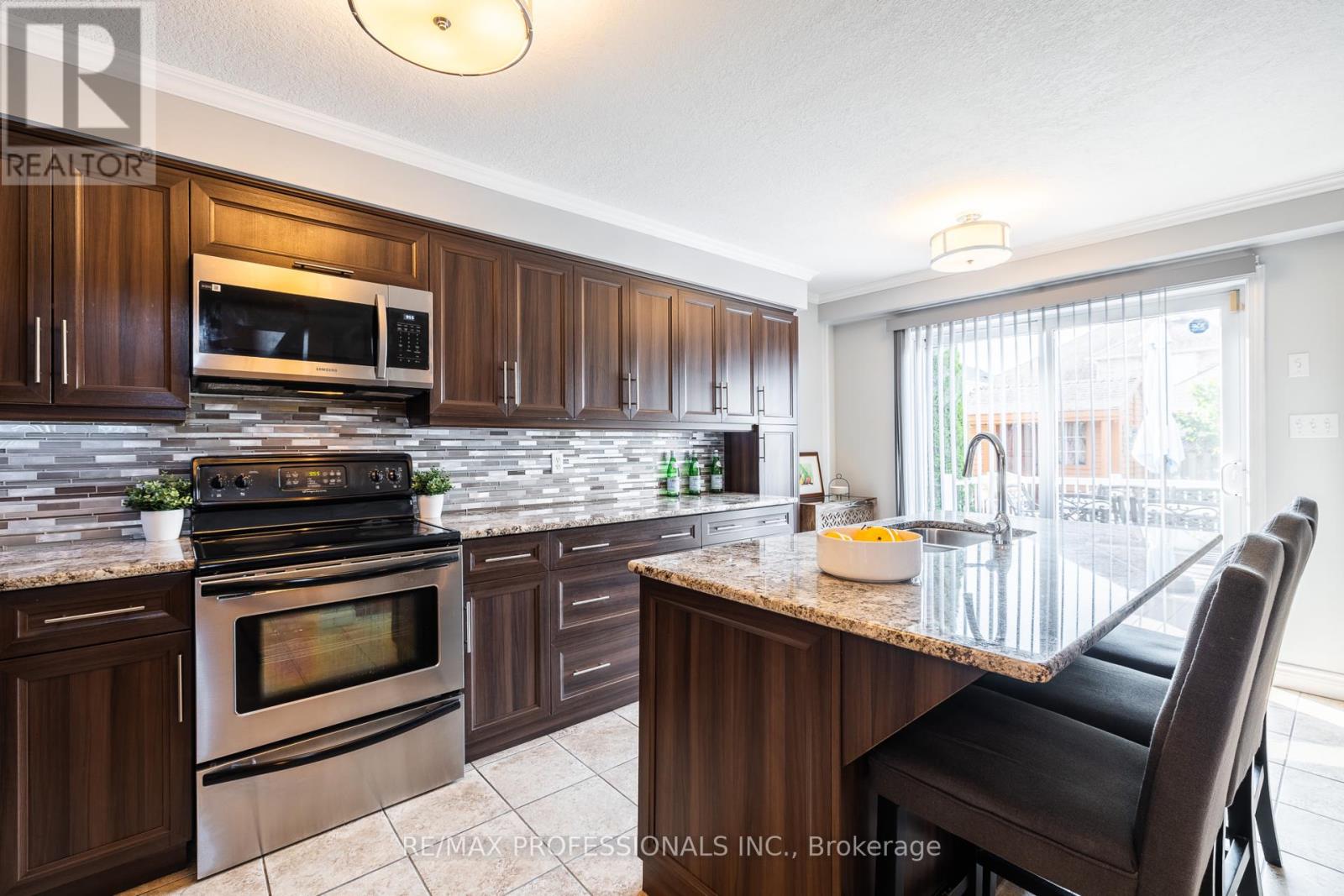 47 Mcnichol Drive, Cambridge, Ontario  N1P 1C9 - Photo 12 - X12403682