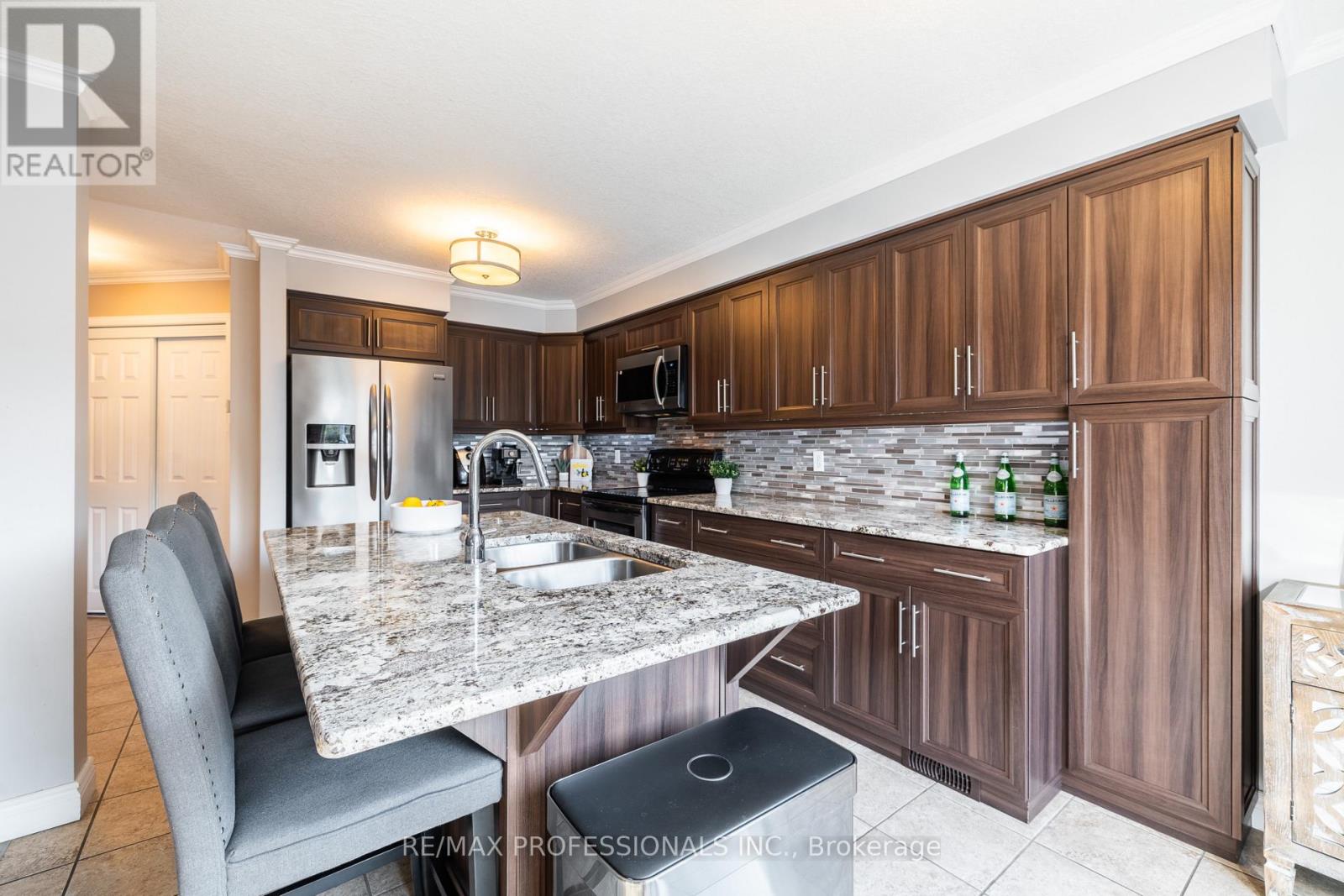 47 Mcnichol Drive, Cambridge, Ontario  N1P 1C9 - Photo 13 - X12403682