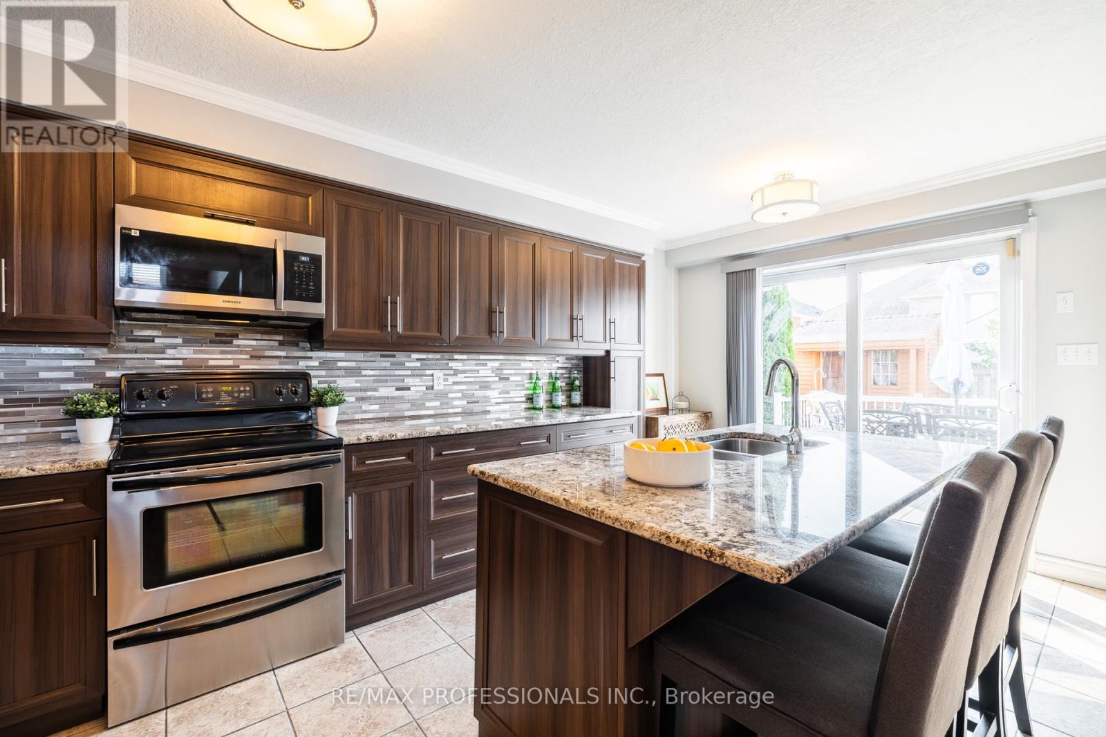 47 Mcnichol Drive, Cambridge, Ontario  N1P 1C9 - Photo 15 - X12403682