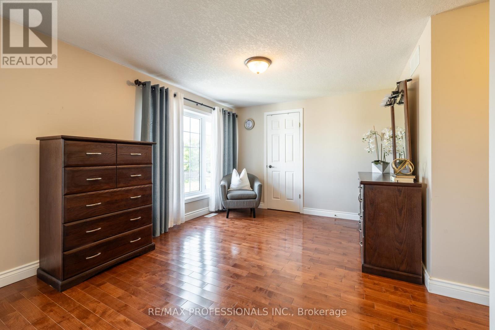 47 Mcnichol Drive, Cambridge, Ontario  N1P 1C9 - Photo 21 - X12403682