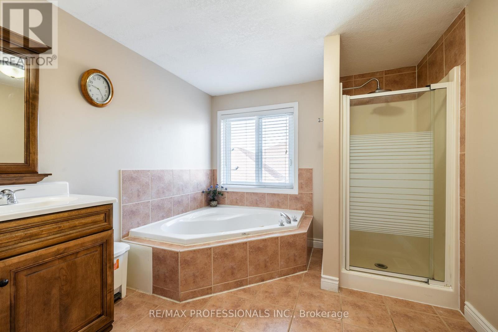 47 Mcnichol Drive, Cambridge, Ontario  N1P 1C9 - Photo 25 - X12403682