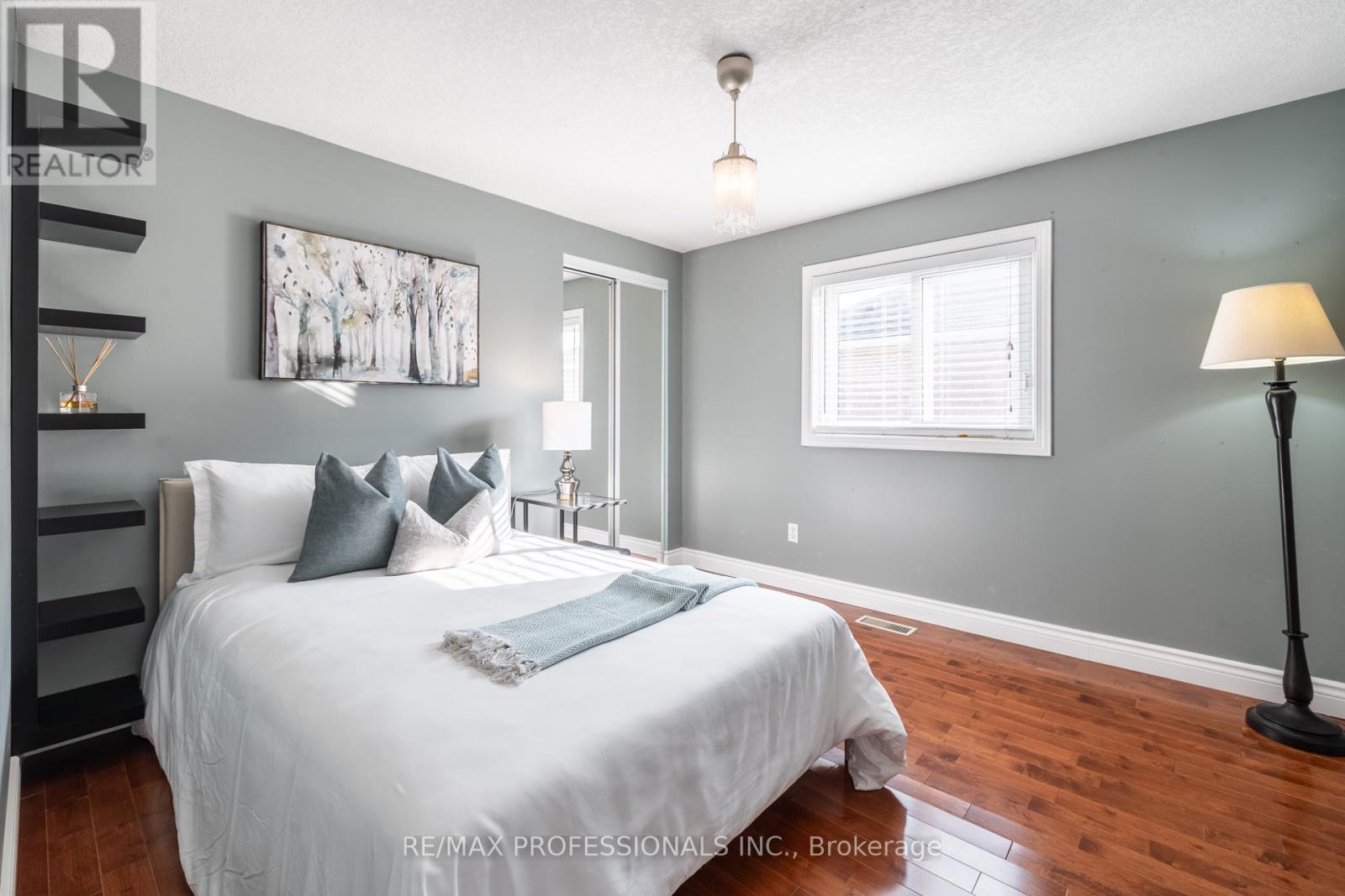 47 Mcnichol Drive, Cambridge, Ontario  N1P 1C9 - Photo 26 - X12403682