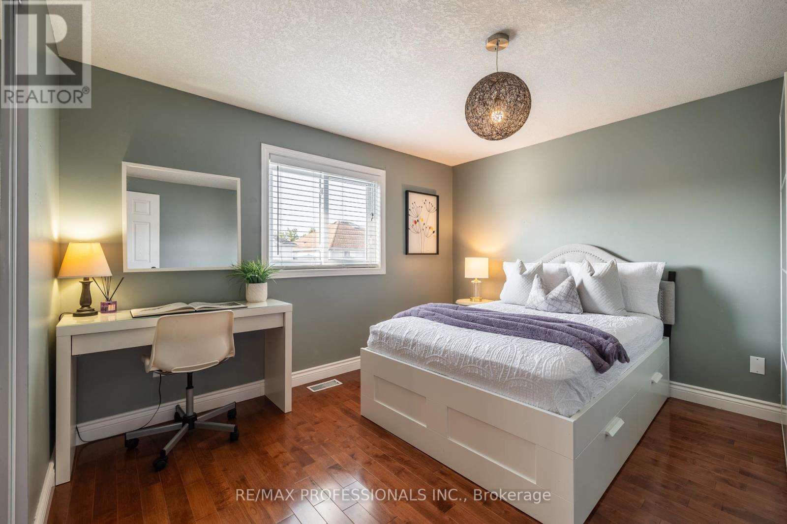 47 Mcnichol Drive, Cambridge, Ontario  N1P 1C9 - Photo 27 - X12403682