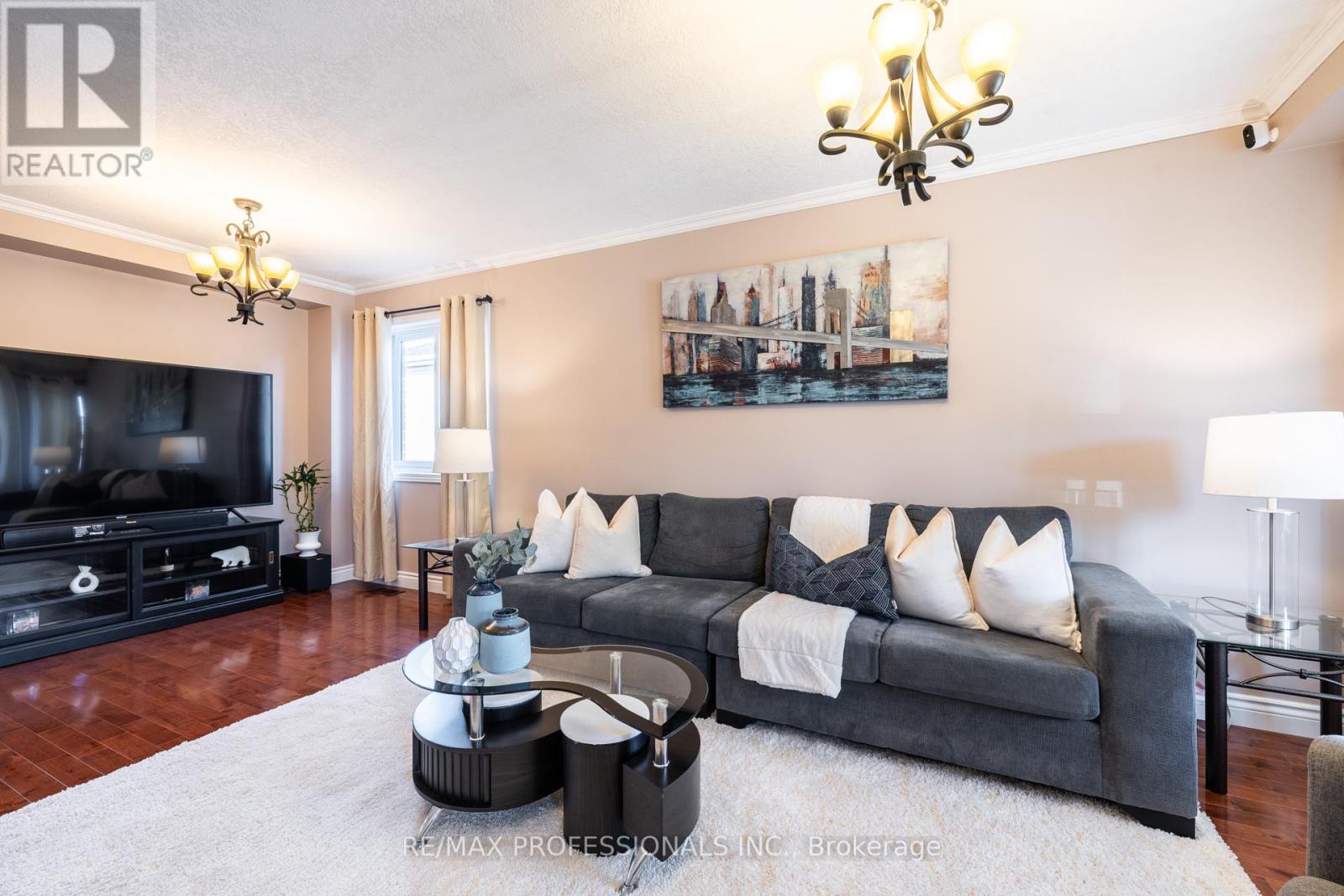47 Mcnichol Drive, Cambridge, Ontario  N1P 1C9 - Photo 9 - X12403682