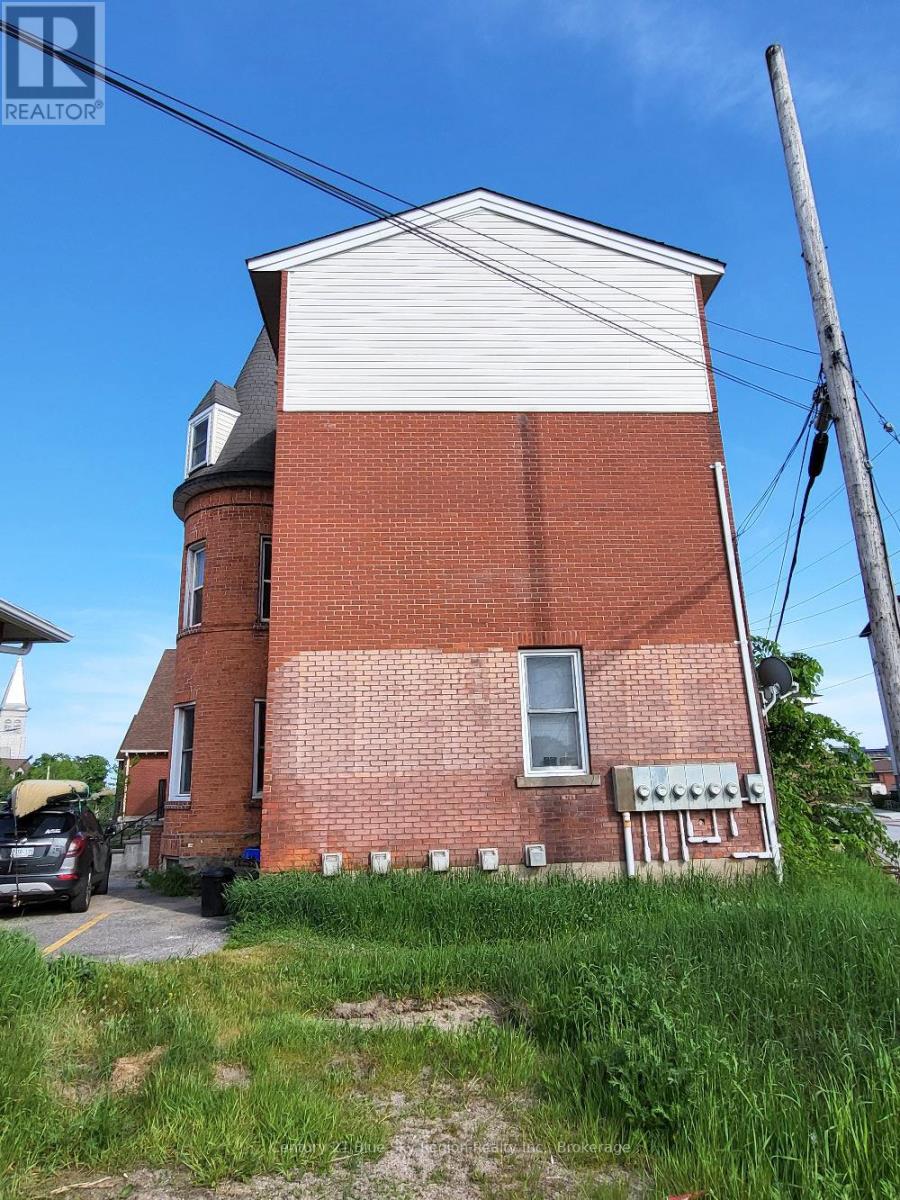 555 Main Street W, North Bay, Ontario  P1B 2V3 - Photo 2 - X12403832