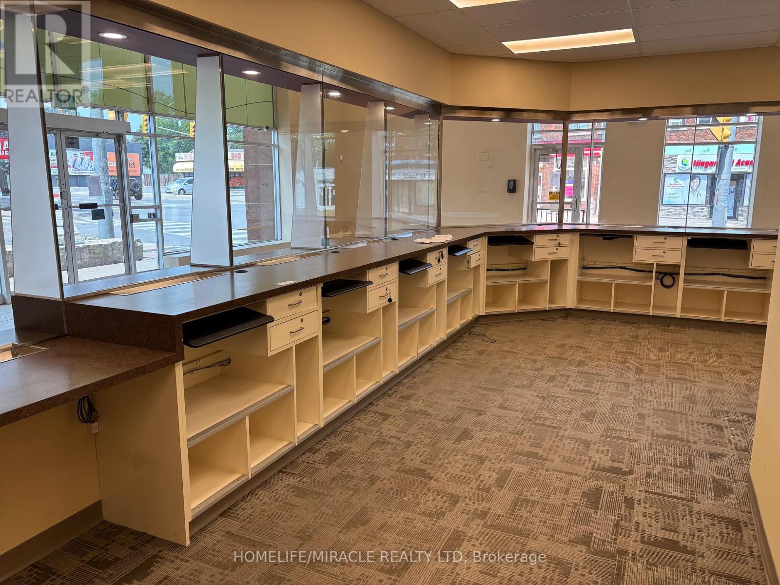 5890 Main Street, Niagara Falls, Ontario  L2G 5Z8 - Photo 5 - X12402721