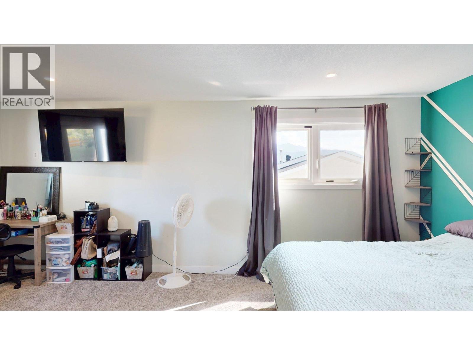 2201 Almond Street, Elkford, British Columbia  V0B 1H0 - Photo 13 - 10362895