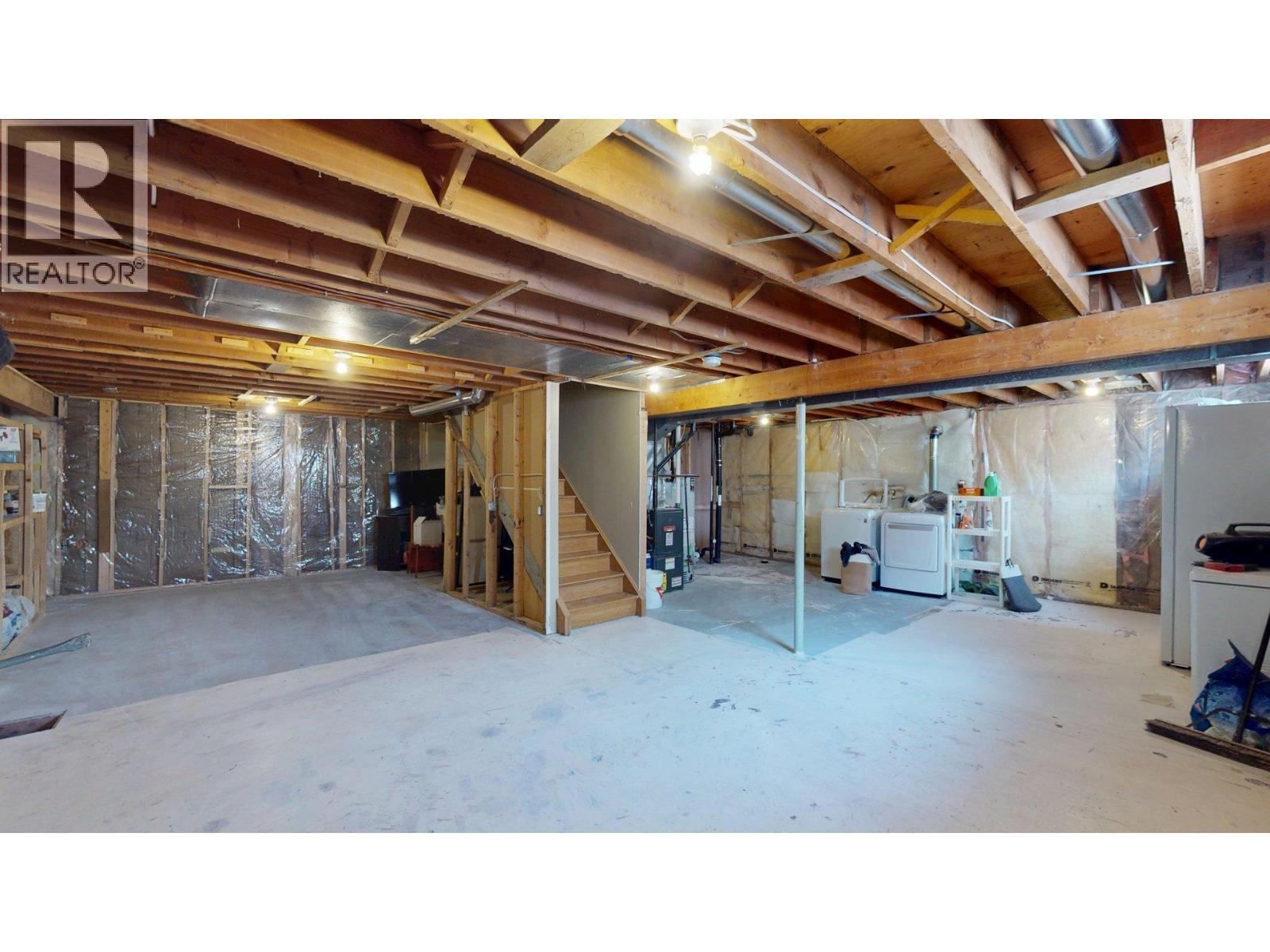 2201 Almond Street, Elkford, British Columbia  V0B 1H0 - Photo 19 - 10362895