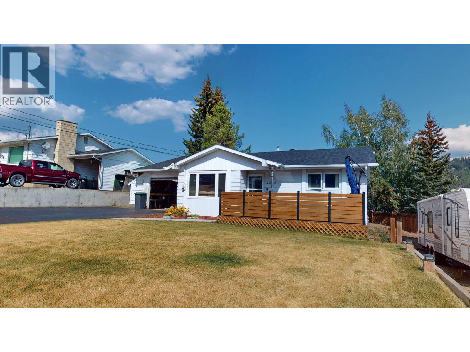 2201 Almond Street, Elkford, British Columbia  V0B 1H0 - Photo 26 - 10362895