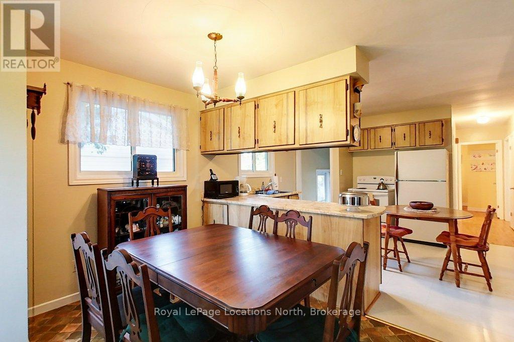 151 Gardiner Street, Meaford, Ontario  N4L 1X6 - Photo 10 - X12403824