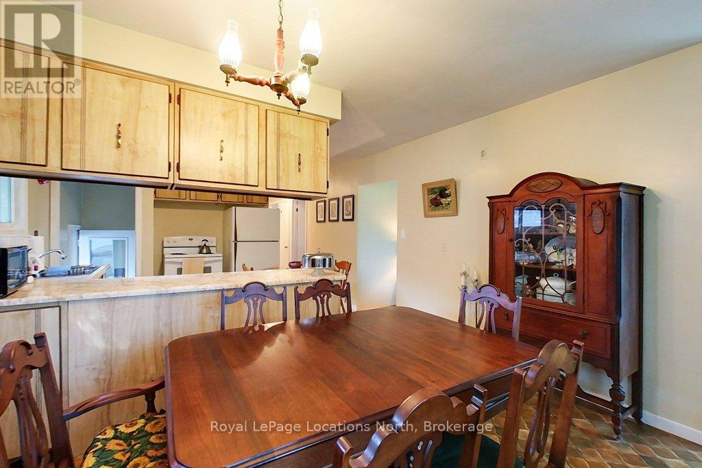 151 Gardiner Street, Meaford, Ontario  N4L 1X6 - Photo 12 - X12403824