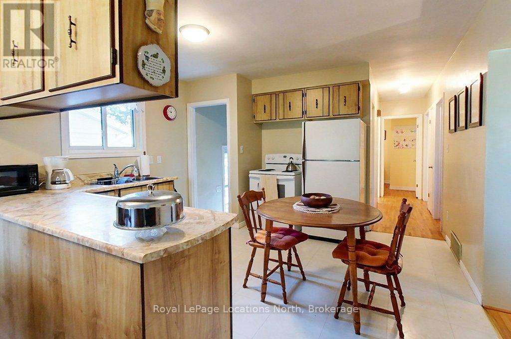 151 Gardiner Street, Meaford, Ontario  N4L 1X6 - Photo 13 - X12403824