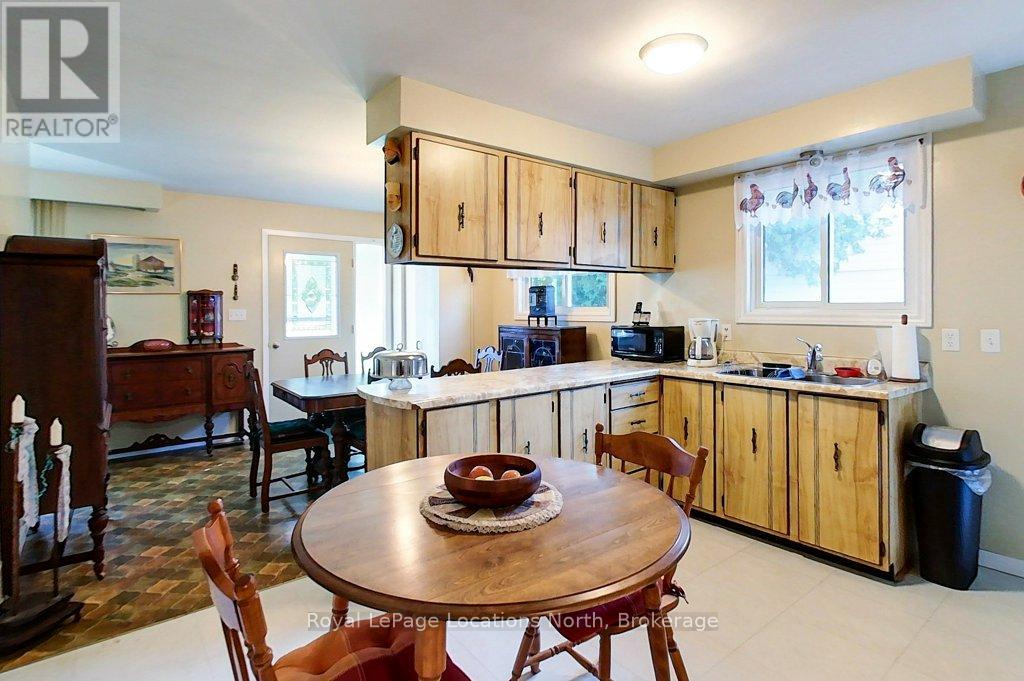 151 Gardiner Street, Meaford, Ontario  N4L 1X6 - Photo 14 - X12403824