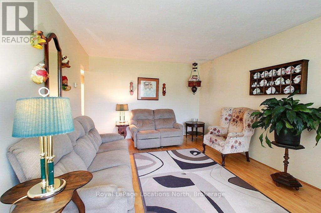 151 Gardiner Street, Meaford, Ontario  N4L 1X6 - Photo 7 - X12403824