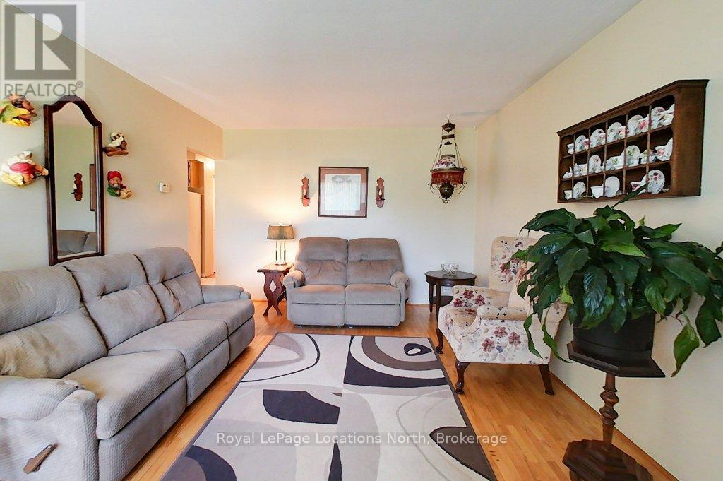 151 Gardiner Street, Meaford, Ontario  N4L 1X6 - Photo 8 - X12403824